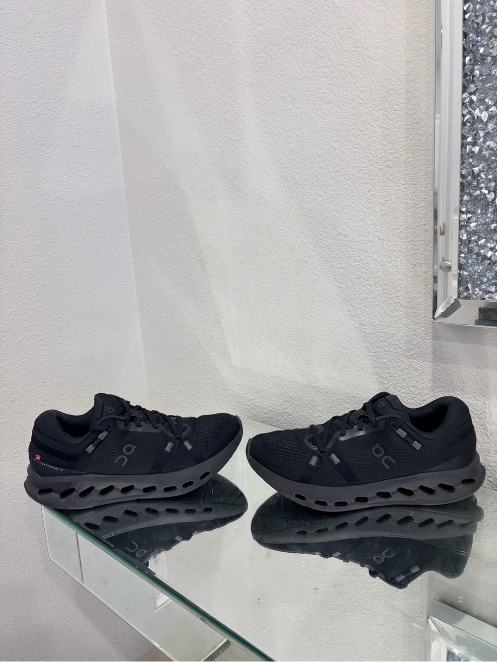 On Running Men's Athletic Shoes - Black size 8 mens